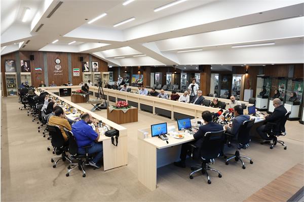 نشست خبری  18