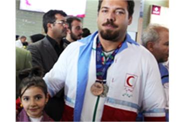 قهرمان طلایی مسابقات جهانی دو و میدانی معلولین - قطر؛ صالح فرج زاده: مدال طلای ق...