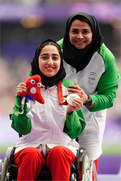 Habibi & Zaker medalsss 4