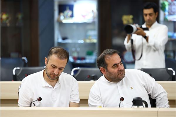 نشست خبری  16