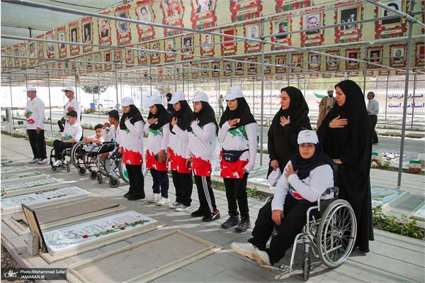 عطر افشانی مزار شهدا 2