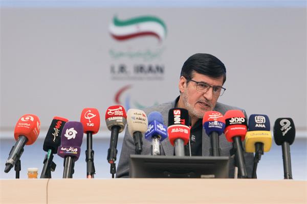 نشست خبری  11